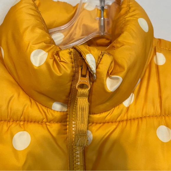 Old Navy girls yellow puffer light weight vest size 10/12. - Picture 3 of 8